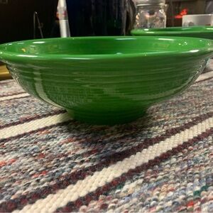 Fiesta Shamrock Green (Retired 2021) 9” Pedestal Serving Bowl